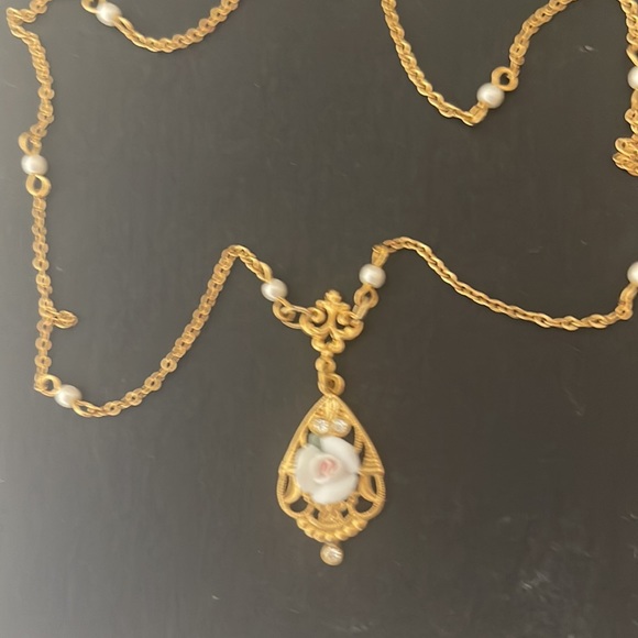 NWOT Women’s Jewelry Set: Porcelain Rose Gold Tone Y Necklace, Matching Earrings - Picture 4 of 7